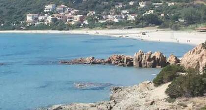 Foximanna on the North Floor in a Villa Surrounded by Greenery Facing the sea