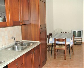 Apartment, 2 Bedrooms, Smoking, Patio | Interior