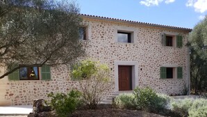 Front of property - Can Madis Enjoy Your Holidays in the Very Heart of Mallorca (Costitx)