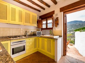 Réfrigérateur, micro-ondes, four, cafetière/bouilloire