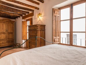 3 chambres, fer et planche à repasser, accès Internet, draps fournis