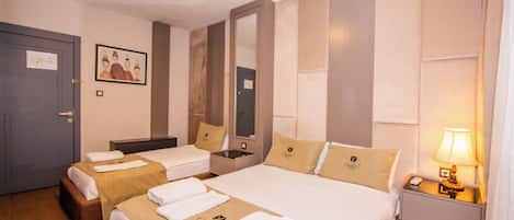 Skrivebord, skrivebord for bærbar PC og strykejern/-brett