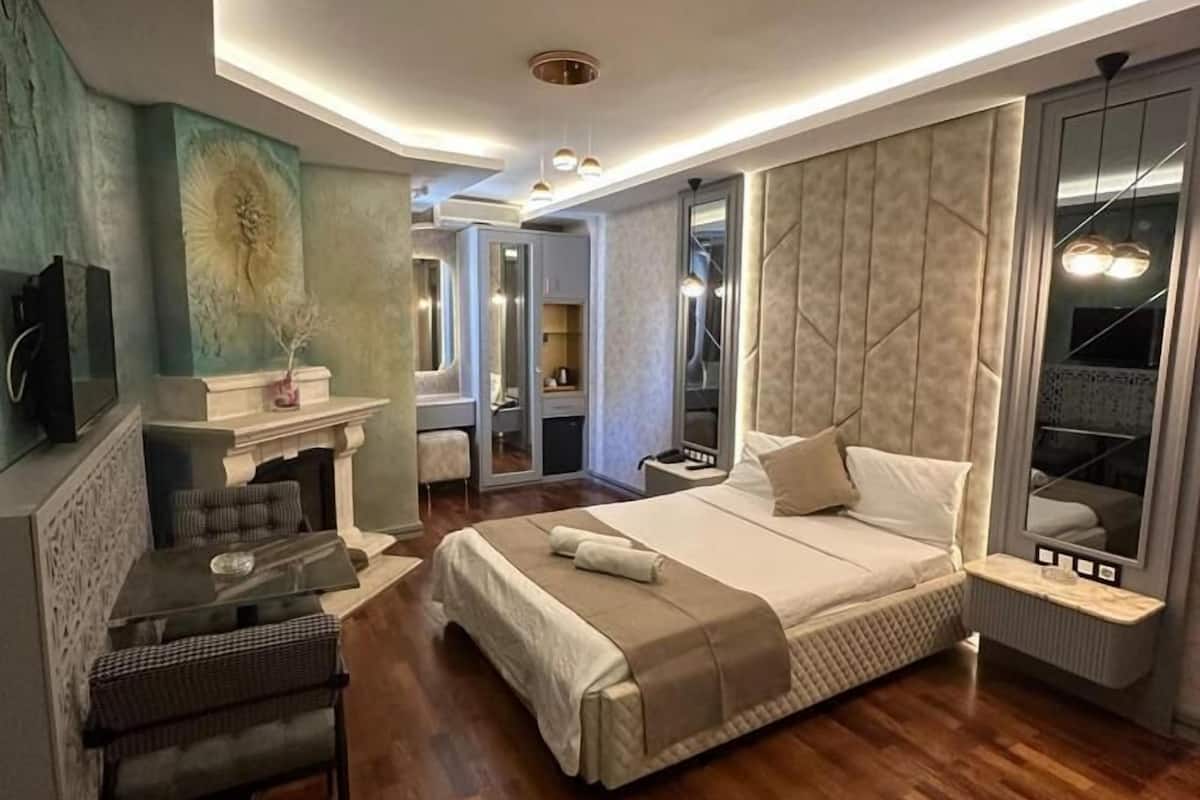 Habitación superior | Escritorio y espacio para trabajar con un portátil