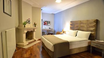 Habitación superior | Escritorio y espacio para trabajar con laptop