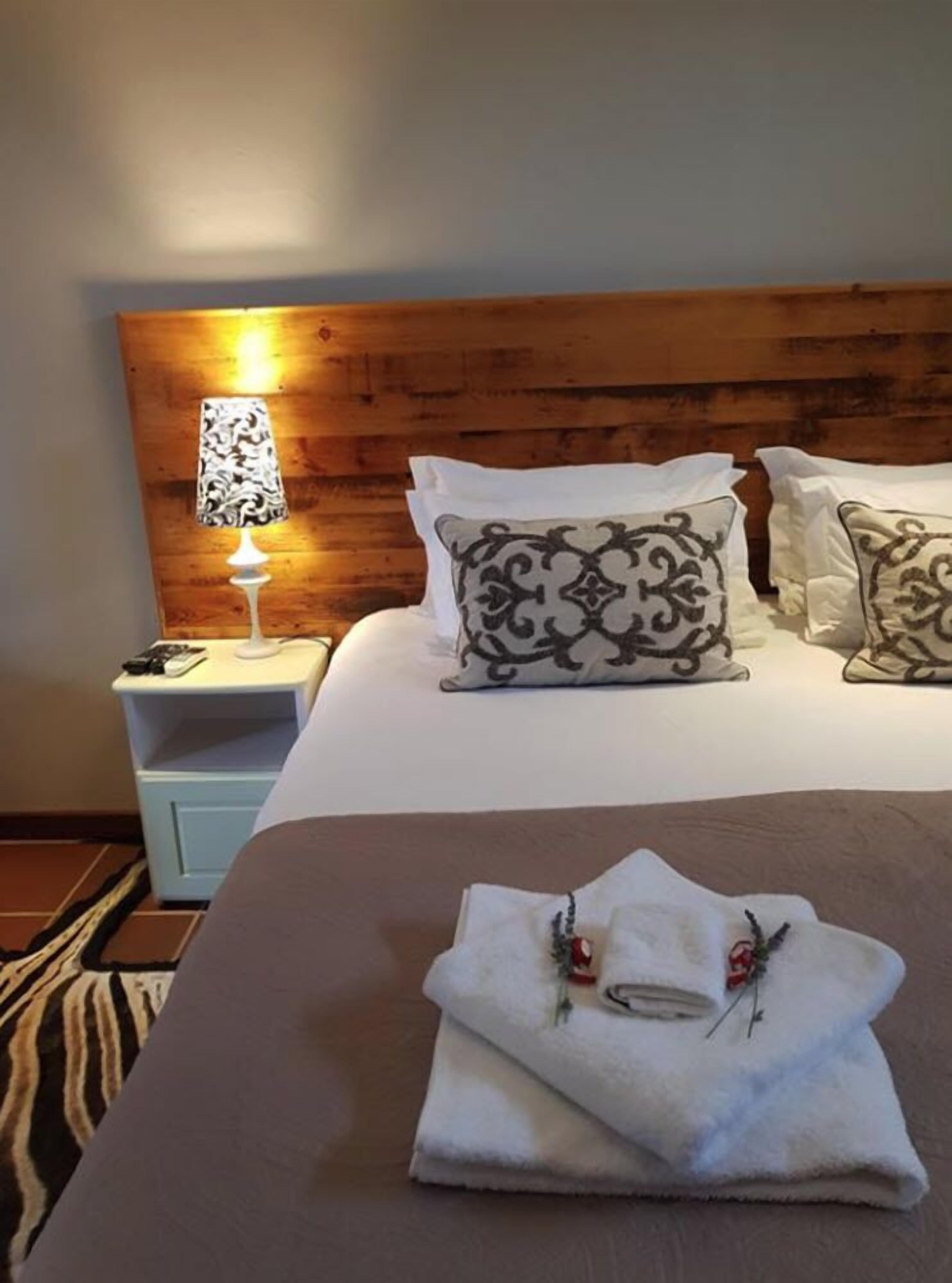 Double Room, Garden View | Minibar, individually furnished, desk, laptop workspace