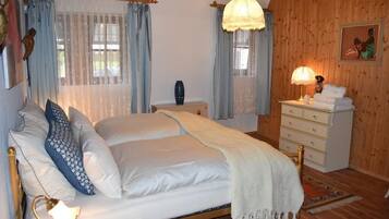 Traditioneel huis | 3 slaapkamers, luxe beddengoed, individueel gedecoreerd, een bureau