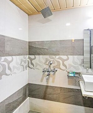 Deluxe Room | Bathroom