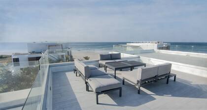 VILLA CORONADO: Brandneue, exquisit dekorierte zweistöckige Wohnung am Strand.