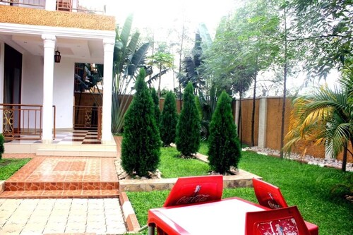 BOSTON VILLA  HOTEL,SHUTTLE SERVICE,  2 MINUTES TO KIGALI CONVENTION  AND  ARENA