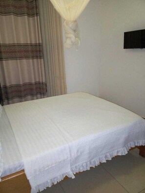 12 bedrooms, free WiFi