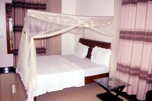 12 bedrooms, free WiFi