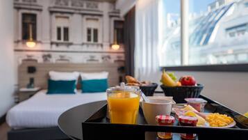 Daily continental breakfast (EUR 19 per person)