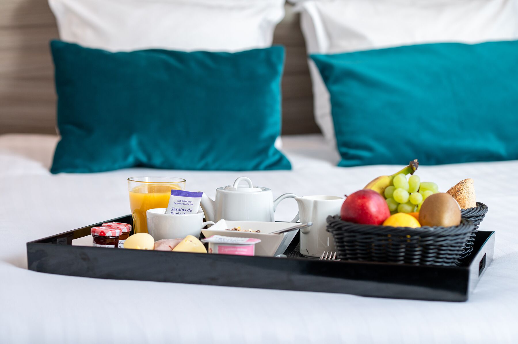 daily continental breakfast (eur 19 per person)