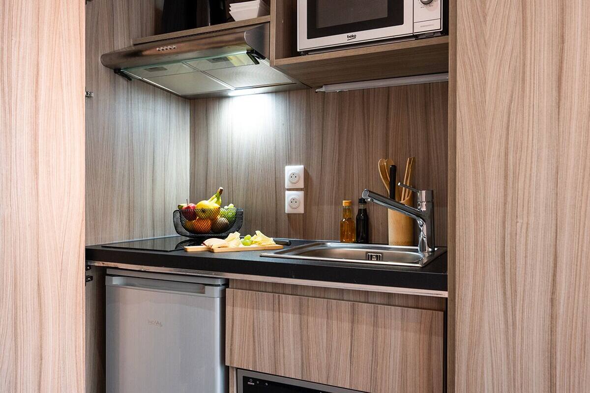 studio | private kitchen | coffee/tea maker, electric kettle, toaster