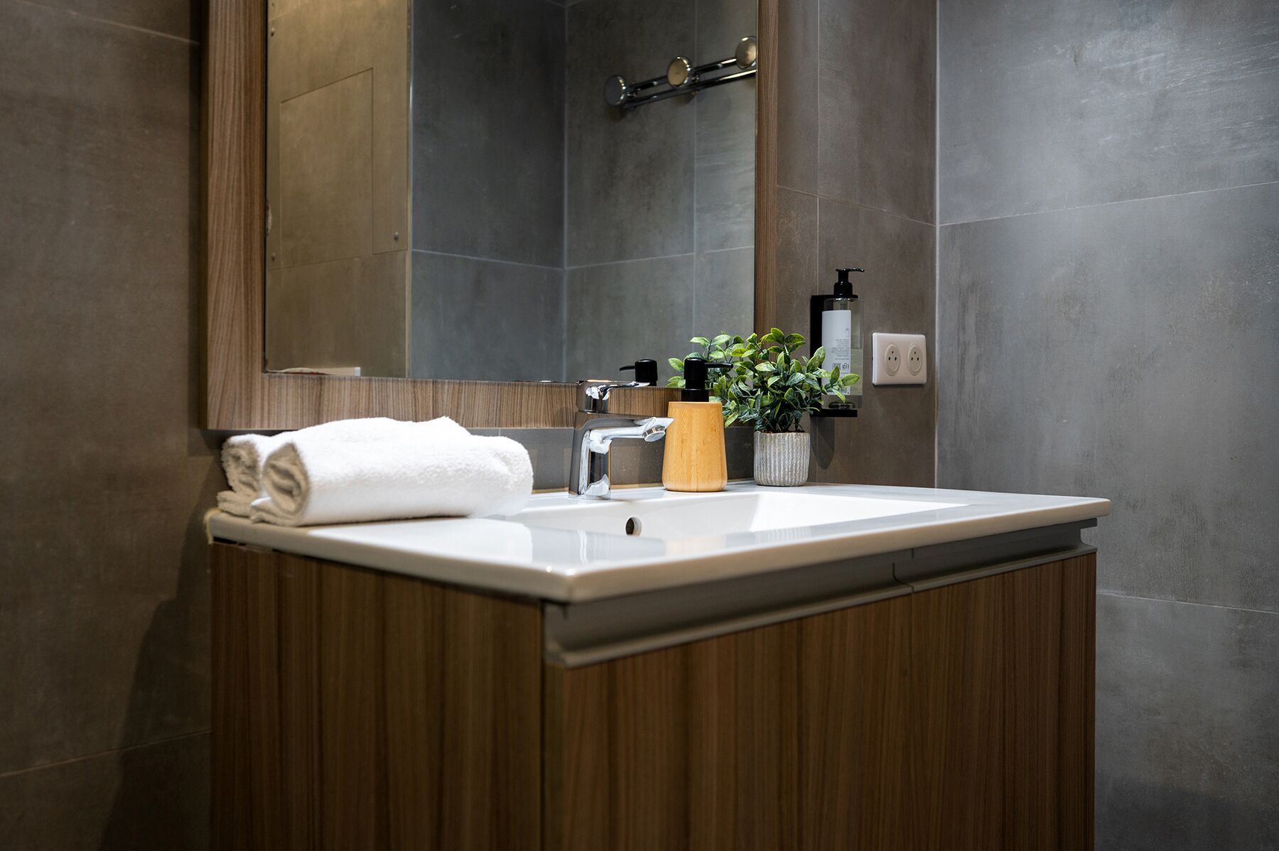 studio | private kitchen | coffee/tea maker, electric kettle, toaster