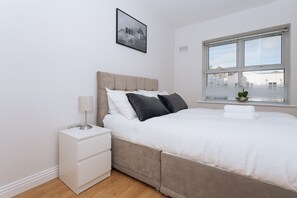 City Apartment, City View (6002. Windmill Lane) | 2 bedrooms, individually decorated, individually furnished, desk - Hanover Quay - Private Apartment (Dublin)
