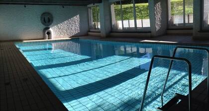 Studio spacieux pour 1-3 personnes. avec balcon, piscine et sauna, Davos-Dorf