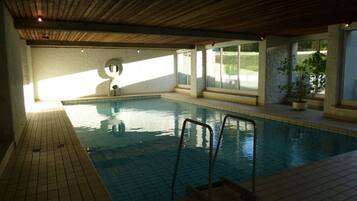 Alberca techada y alberca climatizada