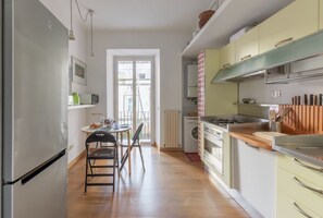 Fridge, oven, stovetop, dishwasher