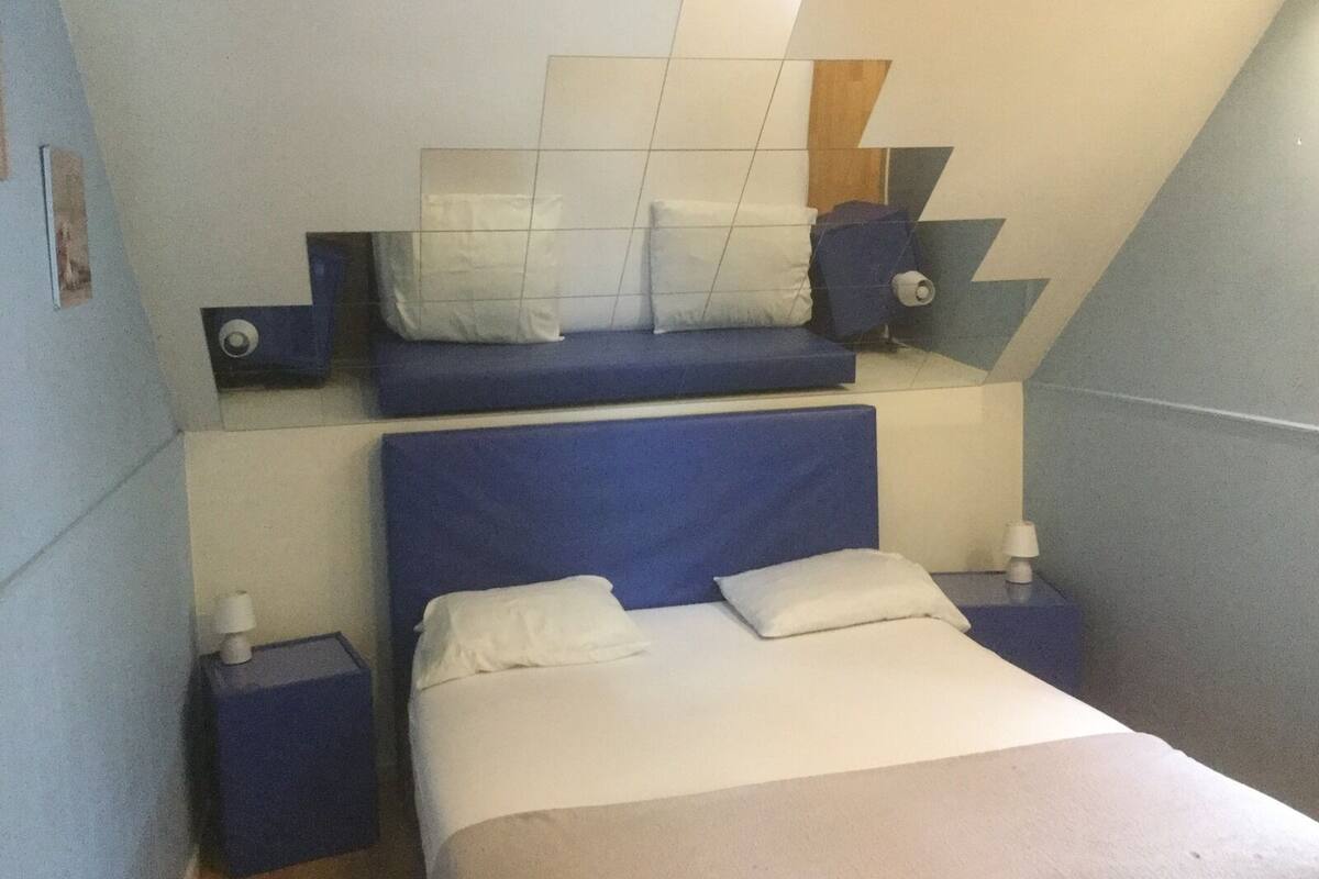 Double Room | WiFi (free), individually decorated, individually furnished, bed sheets