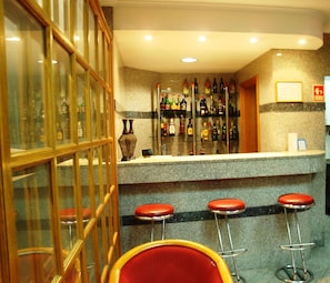 Bar (trong khuôn viên)