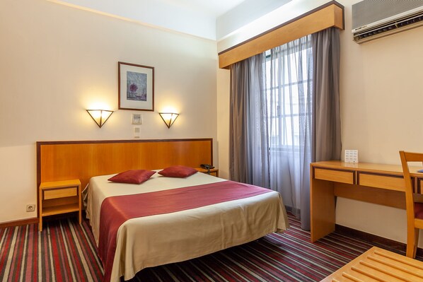 Kahden hengen standard-huone (yksi tai kaksi sänkyä) | Työpöytä, ilmaiset vauvansängyt, ilmainen Wi-Fi, vuodevaatteet