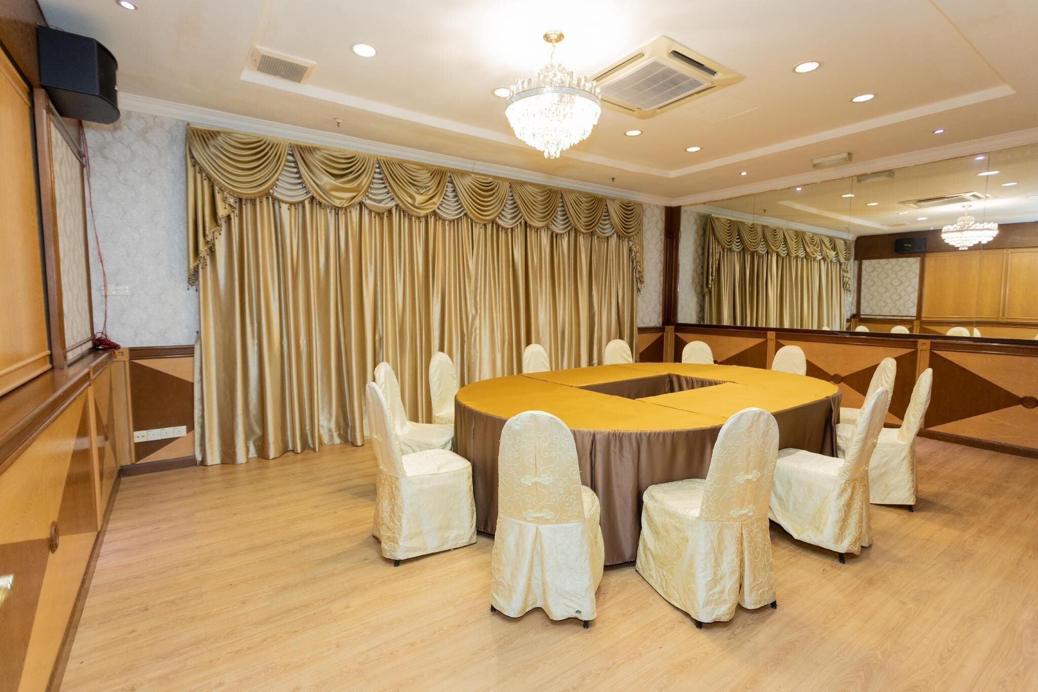Meeting facility