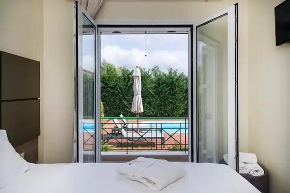 Iron/ironing board, WiFi, bed sheets - Jewel of Venus Villa - Private Pool Paradise (Finikounta)