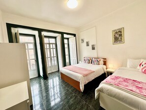 Sublime Brown Bedroom With Balcony | Desk, blackout curtains, iron/ironing board, free WiFi - Ema Guest House  (Lisbon)