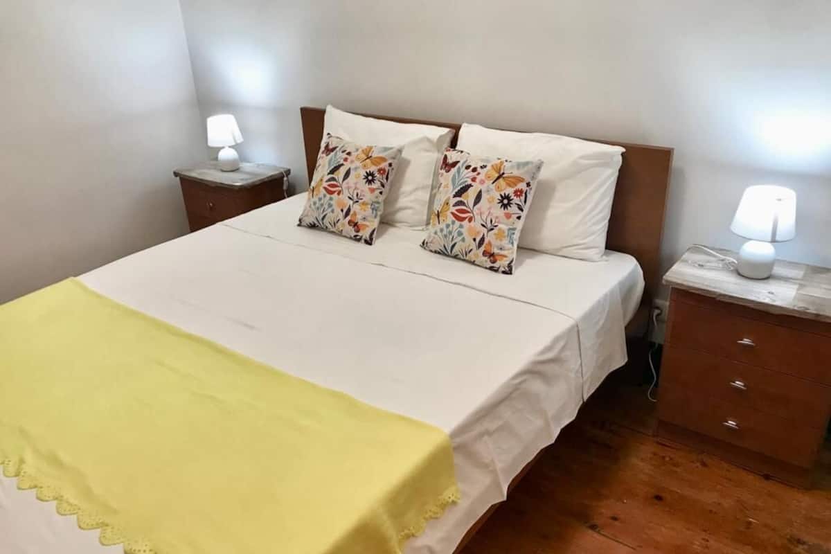 Sublime Yellow | Desk, blackout drapes, iron/ironing board, free WiFi