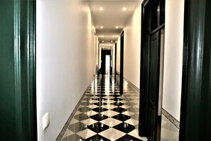 Interior - Ema Guest House  (Lisbon)