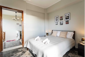 3 chambres, fer et planche à repasser, lit de bébé portatif, Wi-Fi