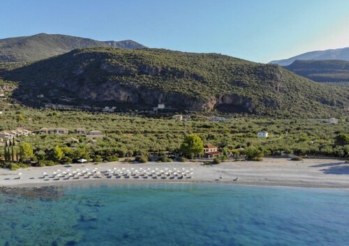 Sunset Serenity - Kardamili Seaside Getaway