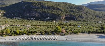 Sunset Serenity - Kardamili Seaside Getaway