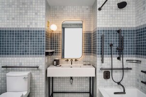 Kamar mandi difabel