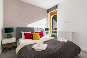 Classic Apartment (2) | Dihias secara berasingan, ruang kerja komputer riba, kalis bunyi 