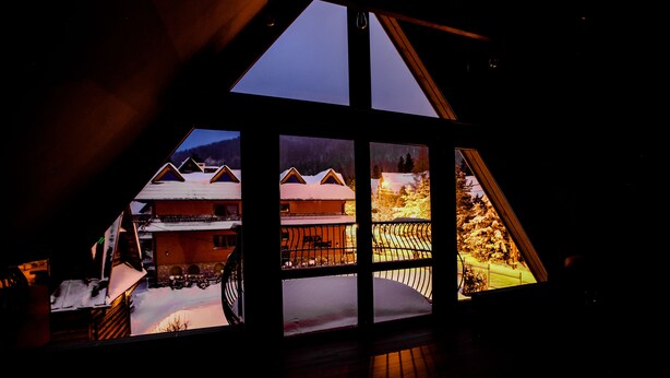 A large house with multiple windows and a snow-covered roof. - Apartamenty Bory 6a (Zakopane)