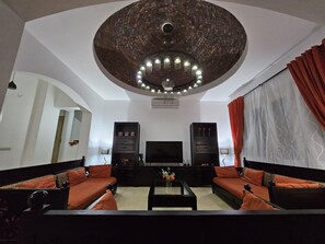 Villa | Meeting facility - Villa - Sleeps 6 - Heated Pool - Garden - Parking (El Gouna)