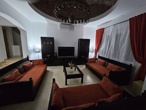 Interior - Villa - Sleeps 6 - Heated Pool - Garden - Parking (El Gouna)