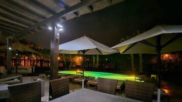 Vila | Tempat makan outdoor