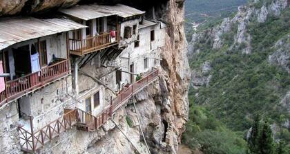 Secluded Mountain Refuge - Theonimfi Paradise Gem