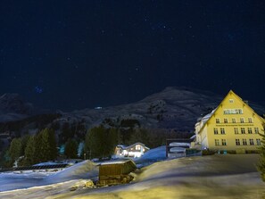 Exterior - Generous app.  for 1- 4 people with balcony, swimming pool and sauna, Davos-Dorf (Davos Dorf)