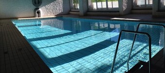 Generös app.  för 1-4 personer med balkong, pool och bastu, Davos-Dorf