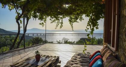 Coastal Stone Residence with Spectacular Scenery