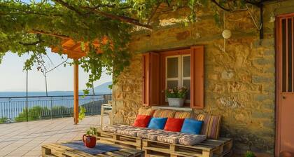 Coastal Stone Residence with Spectacular Scenery