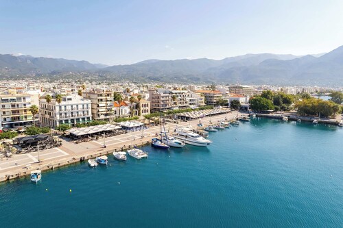 Bright comfy flat near the beach & the city center