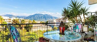 Lys komfortabel lejlighed nær stranden og byens centrum