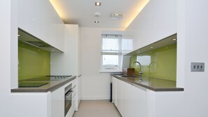 Apartment, 2 Bedrooms | Private kitchen - James Street Apartment (London)