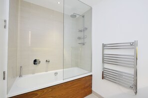 Lejlighed - 2 soveværelser | Badeværelse | Håndklæder, Sæbe, Shampoo, Toiletpapir