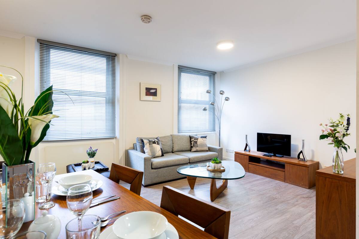 Apartamento luxo | Cofres nos quartos, cortinas blackout, ferros/tábuas de passar roupa